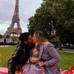 Virgínia, o marido Zé Felipe e filha de 4 meses, Maria Alice, fizeram um piquenique aos pés da Torre Eiffel (Foto: Instagram)