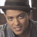 Bruno Mars na verdade se chama Peter Gene Hernandez Bayot. (Foto: YouTube)