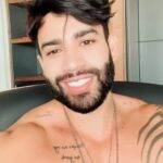 A foto em que o artista mostra o novo penteado chegou a 1,3 milhões de curtidas no Instagram desde a sua postagem na manhã da última quarta-feira (13), além das centenas de comentários. (Foto: Instagram)