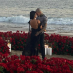 O casal do momento! Kourtney Kardashian e Travis Barker ficaram noivos no último domingo, 17/10. (Foto: Instagram)