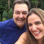 A esposa de Faustão aproveitou a viagem a Dubai, nos Emirados Árabes, para se declarar ao comunicador: 19 anos de casados. Que história!!! Te amo! E vamos juntos pra celebrar e viver muitas coisas nessa incrível estrada da vida. Que sorte a nossa!, escreveu Luciana na legenda da imagem. (Foto: Instagram)