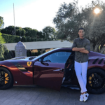 O jogador comprou também uma Ferrari, modelo F12 TDF, que custa cerca em torno de R$ 1,5 milhão. (Foto: Instagram)