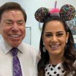 O apresentador Silvio Santos adotou a filha Silvia Abravanel em um orfanato, quando ela tinha apenas três dias de vida. Na época, ele era casado com sua primeira esposa Cidinha, e eles tinham apenas uma filha, a Cintia Abravanel. (Foto: Instagram)