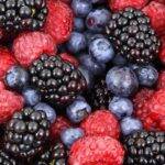 As frutas vermelhas são ricas em vitaminas C, que ajudam no bom funcionamento do intestino. Além disso, previnem doenças no coração e o câncer. (Foto: Pixabay)