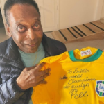 Pelé passou por uma cirurgia de remoção do tumor no Hospital Albert Einstein e recebeu alta no dia 30 de setembro. (Foto: Instagram)