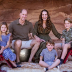 Príncipe William e Kate Middleton chamam atenção da web ao compartilharem foto em família (Foto: Instagram)