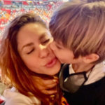 Shakira chamou atenção da web ao compartilhar clique ao lado do filho (Foto: Instagram)