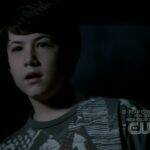 Ainda criança, Dylan Minnette participou do episódio “Family Remains”, de "Supernatural", exibido na quarta temporada com a história de uma família assombrada pelo fantasma de uma garotinha. (Foto: Divulgação)