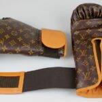 A Louis Vuitton possui um kit de luvas de boxe. Os acessórios custam em torno de US$ 9 mil. (Foto: divulgação)