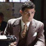 Enver Gjokaj - Antes de dar vida ao Agente Souza nas séries “Agente Carter” e “Agentes da S.H.I.E.L.D”, o astro já havia interpretado um policial que aparece durante a batalha de Nova York no filme “Os Vingadores”. (Foto: Divulgação)