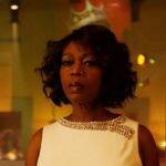 Alfre Woodard - A atriz que deu vida a política Mariah Dillard na série “Luke Cage”, já havia aparecido no Universo Marvel como uma mãe que perdeu um filho durante um conflito em “Capitão América: Guerra Civil”. (Foto: Divulgação)