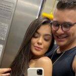 Bia já havia afirmado que tomaria uma decisão assim que o cantor deixasse o reality. Os dois estavam juntos há dois anos. (Foto: Instagram)