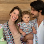 A atriz comemorou o primeiro aniversário da filha, Eva, na última segunda-feira, 27. (Foto: Instagram)