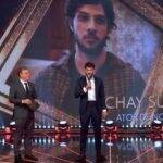 Chay Suede venceu a categoria "Melhor Ator em Novela" (Foto: Globo)