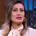 Ela falou mais sobre as dificuldades que enfrenta e já enfrentou por ter transtorno de personalidade limítrofe, chamada de "borderline" (Foto: SBT)