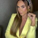 Nicole Bahls sempre teve o sonho de trabalhar na televisão, e os primeiros passos dela foram na graduação de Jornalismo. (Foto: Instagram)