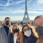 Apresentadora está passando as férias em Paris ao lado de Túlio Gadêlha, e do seu filho, Vinícius Bonner (Foto: Instagram)