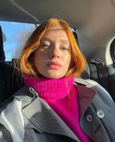 Foto: Marina Ruy Barbosa escolheu mais de uma peça da grife Louis Vuitton  para embarcar em uma de suas viagens. A mala de rodinhas é vendida por  cerca de R$ 12 mil.