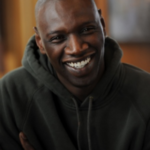 Nessa quinta-feira (20), Omar Sy completa 44 anos de vida. E, pensando nisso, nós, do Jetss Brasil, decidimos separar alguns filmes estrelados por ele para você continuar se divertindo com o carisma do artista e aproveitar boas histórias! (Foto: Divulgação)