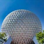 A Spaceship Earth, símbolo do Epcot, tem o peso equivalente a três naves espaciais carregadas de combustível para lançamento. A bola da Disney, ela é formada por mais de 11 mil peças. (Foto: Unsplash)