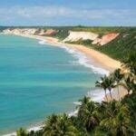 Trancoso, na Bahia, é um verdadeiro convite para quem precisa de um destino relaxante, visto que possui inúmeras pousadas charmosíssimas, além de maravilhosos hotéis. (Foto: divulgação)