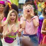 Carnaval, 2021: A influenciadora digital Nina descobre a traição de seu namorado e termina o relacionamento. Assim, ela decide viajar com suas amigas para Salvador e curtir o Carnaval da cidade. Neste período, elas ganham mais seguidores e aprendem o verdadeiro significado da amizade. (Foto: Divulgação)