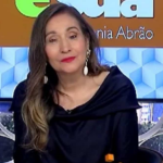 “Tive síndrome do pânico, daquelas de ficar de cama, trancada em casa”, revelou Sônia Abrão. (Foto: RedeTV)