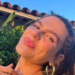 Mariana revelou que já foi muito criticada por ter sobrancelhas grossas e hoje o estilo mais usado é exatamente esse (Foto: Instagram)