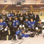 Em 2017, por exemplo, ele participou do Desafio das Celebridades da NHL, evento beneficente que reuniu vários praticantes famosos do esporte em Los Angeles. (Foto: Twitter/ Manchester Storm)