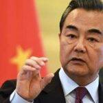 O ministro das relações exteriores chinês, Wang Yi, lamentou o número de civis mortos e a condução do conflito.(Foto: Divulgação)