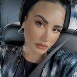 Demi Lovato publicou um registro sem qualquer tipo de edição, mas confessou que esse era o seu maior medo. Apesar do receio, a cantora tinha o desejo de encorajar outras mulheres a gostarem de seus corpos. (Foto: Instagram)