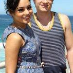 Vanessa Hudgens e Josh Hutcherson contracenaram juntos no filme “Viagem 2: A Ilha Misteriosa”. (Foto: divulgação)