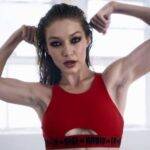 A modelo Gigi Hadid faz questão de exibir seus pelos naturais e não liga para quem fale. Ela chegou, inclusive, a fazer um ensaio para uma importante revista sem se depilar. (Foto: Instagram)