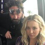 Kaley Cuoco e Johnny Galecki, os astros de “The Big Bang Theory”, resolveram manter um relacionamento em segredo. (Foto: Instagram)