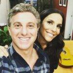 Ivete Sangalo e Luciano Huck tiveram um namoro relâmpago que durou apenas seis meses. O pouco tempo de relacionamento fortaleceu uma amizade entre eles, que permanece até hoje. (Foto: Instagram)