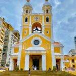 A Catedral Metropolitana de Florianópolis é um ponto turístico que carrega muita cultura e tradição. (Foto: Instagram)