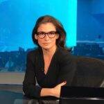 A jornalista e apresentadora do "Jornal Nacional", Renata Vasconcellos, também completará meia década de vida ainda neste ano de 2022. (Foto: Divulgação/Globo)