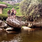 O médico mostrou imagens dele tomando banho de rio com Paulo Gustavo (Foto: Instagram)