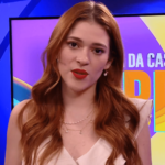 “Sei que você quer ser comediante, focar na carreira de ator, de artista… Então ‘venda seu peixe’ do porquê você merece ser artista”, disse Ana Clara. (Foto: Multishow)