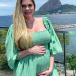 “Feliz demais. Trinta e quatro semanas hoje. Nossa princesa está ótima, graças a Deus, com 47 cm e 2,5 kg”, escreveu Bárbara Evans. (Foto: Instagram)