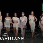 Apesar de já pensar em sua aposentadoria, a socialite inicia um novo reality, o "The Kardashians, no Hulu", que estreará em abril no Disney + internacional. A programação contará com episódios semanais. (Foto: Divulgação)