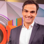 O apresentador comemorou a marca de 50 dias de BBB 22: “Meio do caminho” (Foto: Globo)