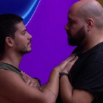 Tiago Abravanel comemorou sua amizade com Arthur Aguiar durante o BBB 22. (Foto: Globo)