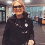 Gloria Steinem queria casar e ter filhos, mas mudou sua visão sobre a vida após se tornar feminista. A jornalista afirma que através do movimento descobriu que há outras maneiras de ser feliz, sem necessariamente recorrer a maternidade. (Foto: Instagram)