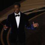 Chris Rock reagiu a mais um momento relacionado com a polêmica que vivenciou no Oscar do último domingo (27) (Foto: Divulgação/ABC)