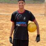 O jovem influenciador ganhou o Brasil com seus vídeos jogando futebol, em sua cidade no interior da Bahia. (Foto: Instagram)