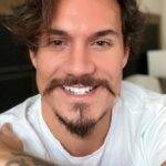 Eliezer, da mesma edição do reality questionou o motivo das críticas pelo simples fato da pessoa ter passado pelo programa. “Porque tem gente que desmerece tanto alguém só por ser ‘ex bbb’?”, disse. (Foto: Instagram)