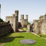 Secrets of Great British Castles: Viaje no tempo com o historiador Dan Jones e explore o apogeu das mais famosas construções britânicas e o dia a dia de seus ilustres moradores. (Foto: Divulgação)