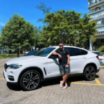 Após deixar o Big Brother Brasil, Arthur Picoli realizou seu sonho e comprou uma BMW X4. O veiculo é avaliado em R$ 472 mil. (Foto: Instagram)