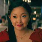 Nessa quarta-feira (11), Lana Condor completa 25 anos de vida e é pensando nisso que hoje o Jetss Brasil, irá listar alguns filmes românticos que possuem o estrelato de Lana Condor. (Foto: Divulgação)